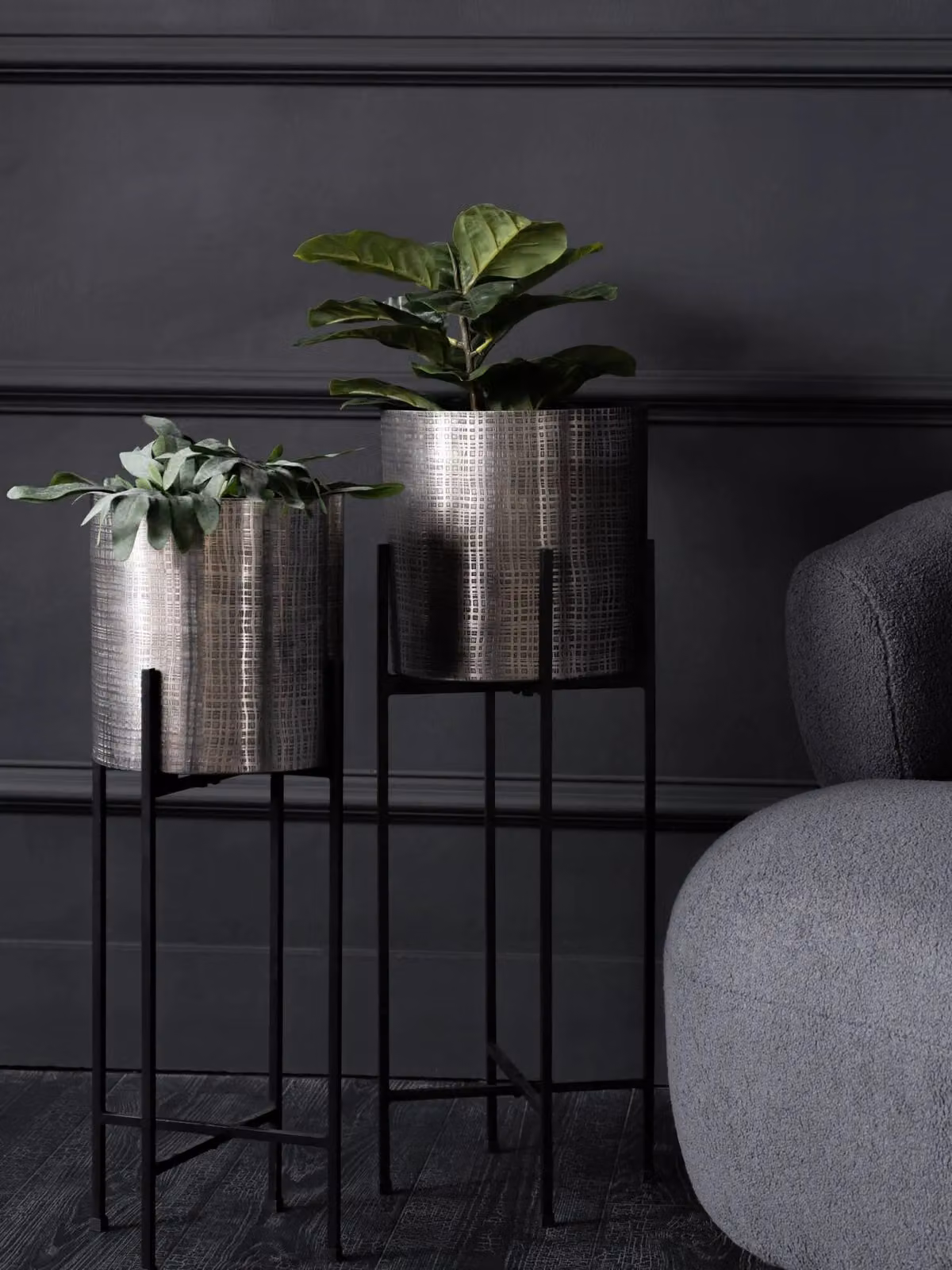 Libra Interiors Clyde Set of 2 Antique Silver Metal Round Freestanding Planters, H: 76 cm, W: 25.5 cm, D: 25.5 cm – 2