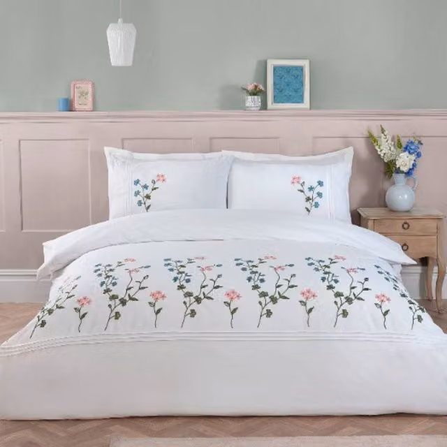 Rapport Home Gardenia Floral Polycotton Duvet Cover and Pillowcase Set in Multicolour and White, W/D/H: 200 x 200 cm, Pillowcase: 50 x 75 cm – 1