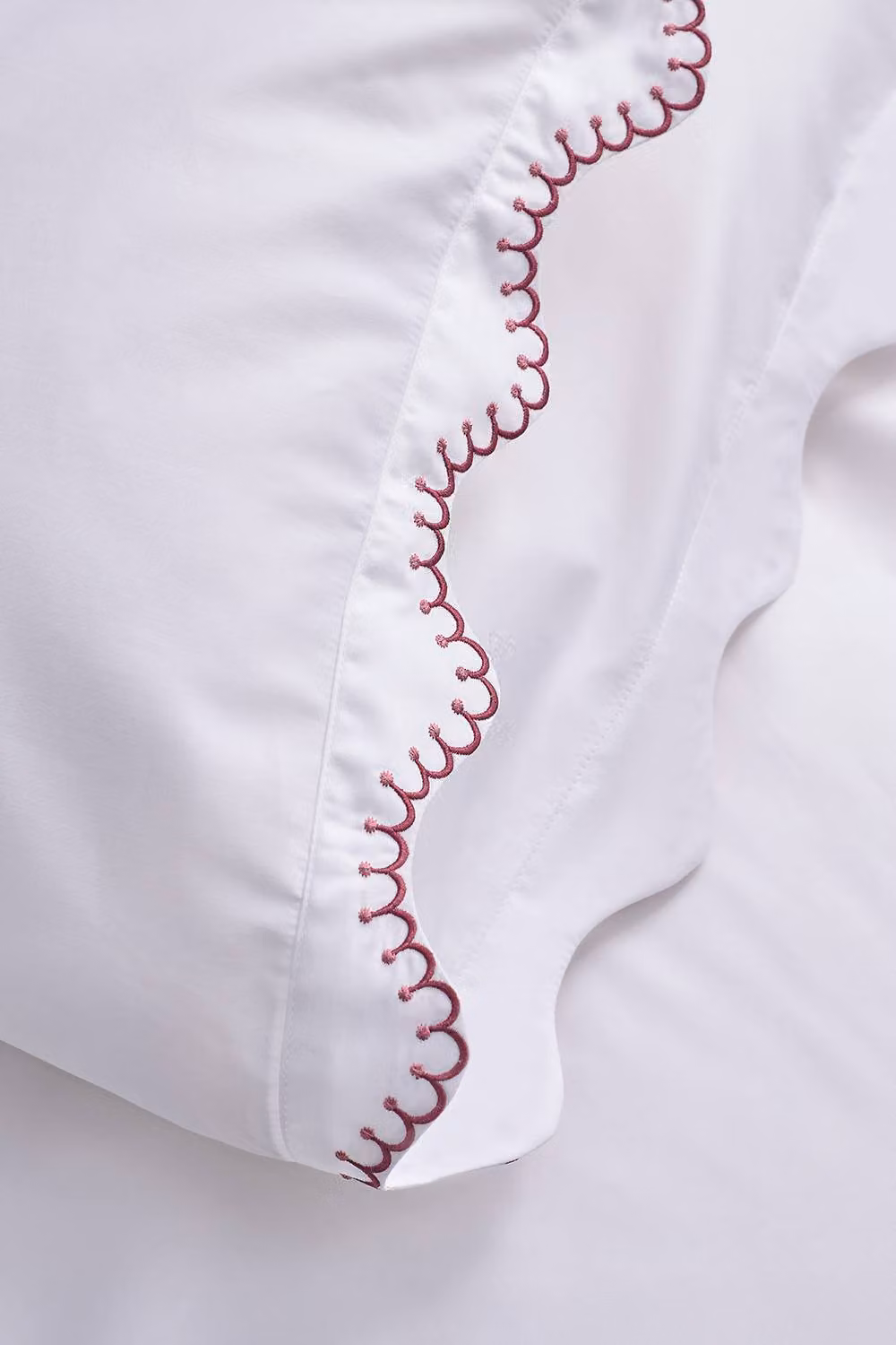 Christy Lucerne Scallop Luxury Cotton Sateen Standard Pillowcase Pair in Pink and White – 2