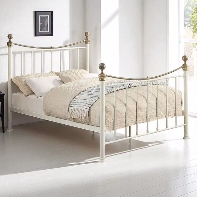 OAT Home Hampstead Traditional Style Metal Bed Frame in White, Size: Single (90 x 190 cm)
