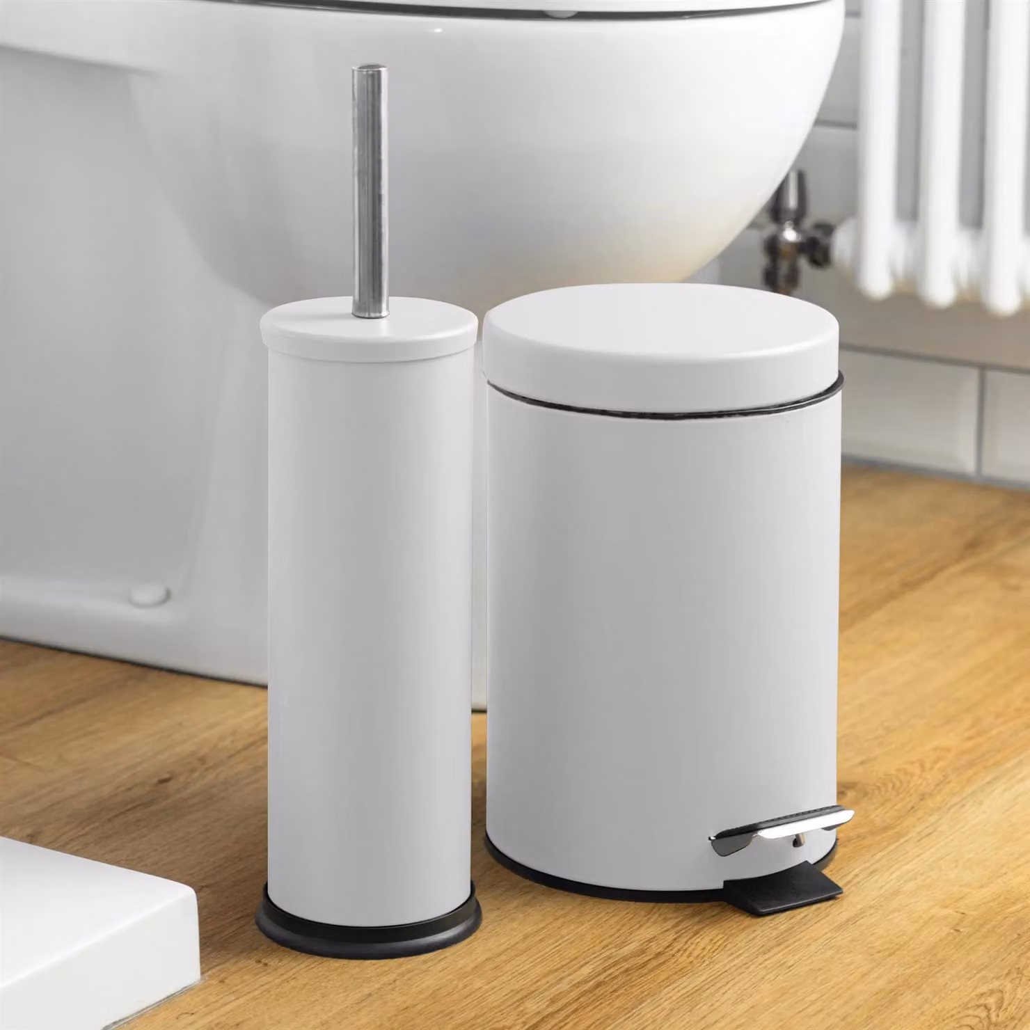 Harbour Housewares 3L Round Stainless Steel Pedal Bin and Toilet Brush Set in White – 2