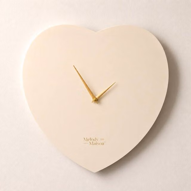 Melody Maison Heart Shaped Wooden Wall Clock in Ivory and Gold, W/D/H: 40 x 40 x 40 cm