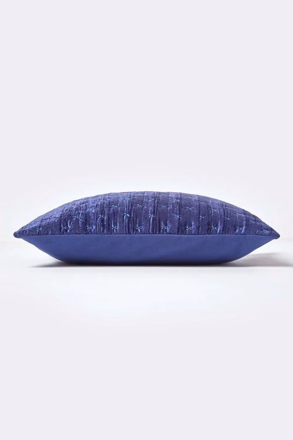 HOMESCAPES Navy Blue Crushed Velvet Square Cushion Cover with Embroidered Design, W/D/H: 40 x 40 x 40 cm – 2