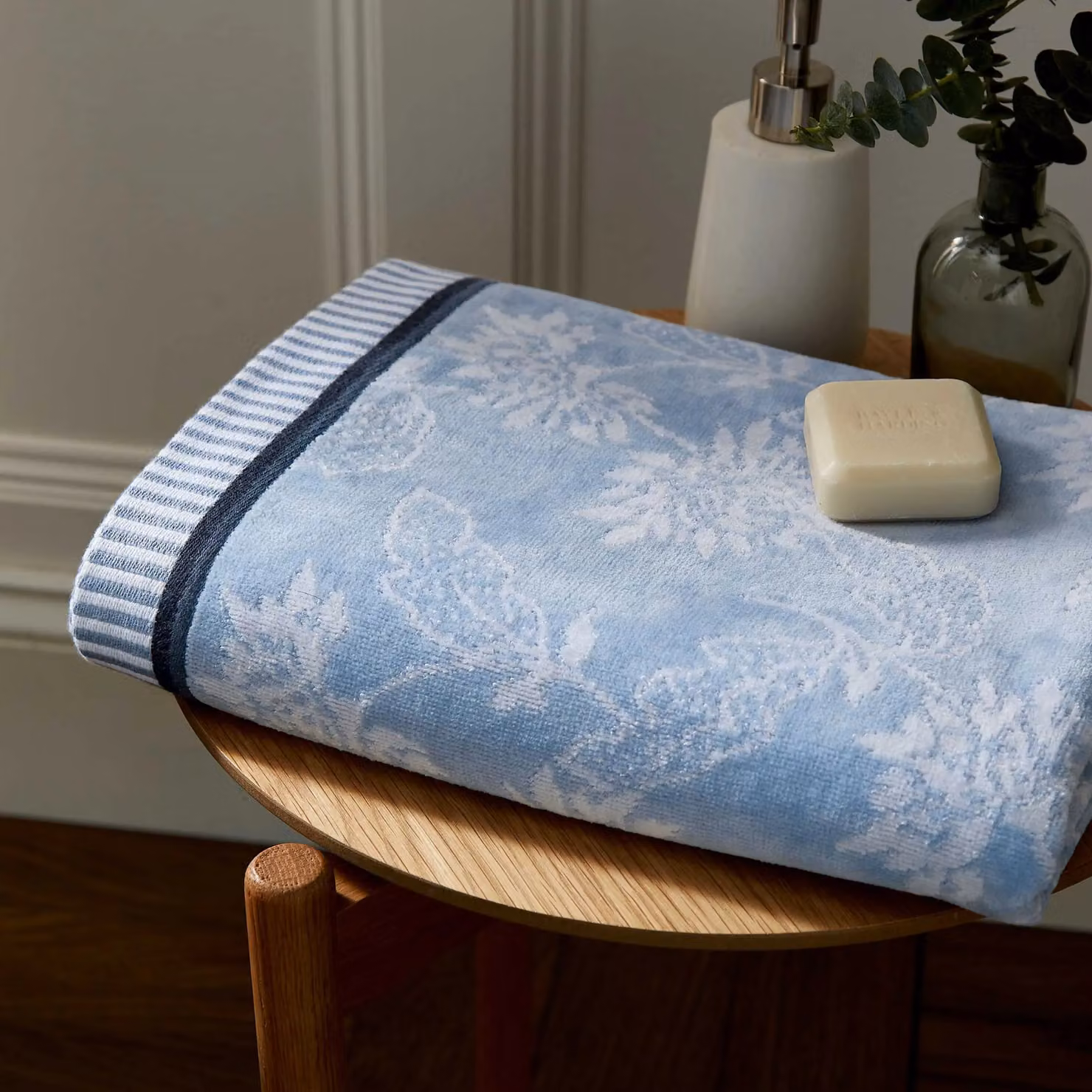 Bedeck of Belfast Miya Blue Floral Cotton Hand Towel with Border – 2