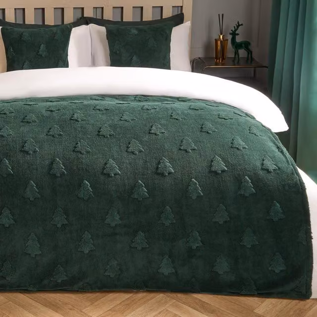 OHS Teddy Christmas Winter Tree Tufted Fleece Throw in Green