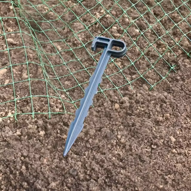 Primrose Green Securing Netting Pegs with Anchor Clips for Garden Netting