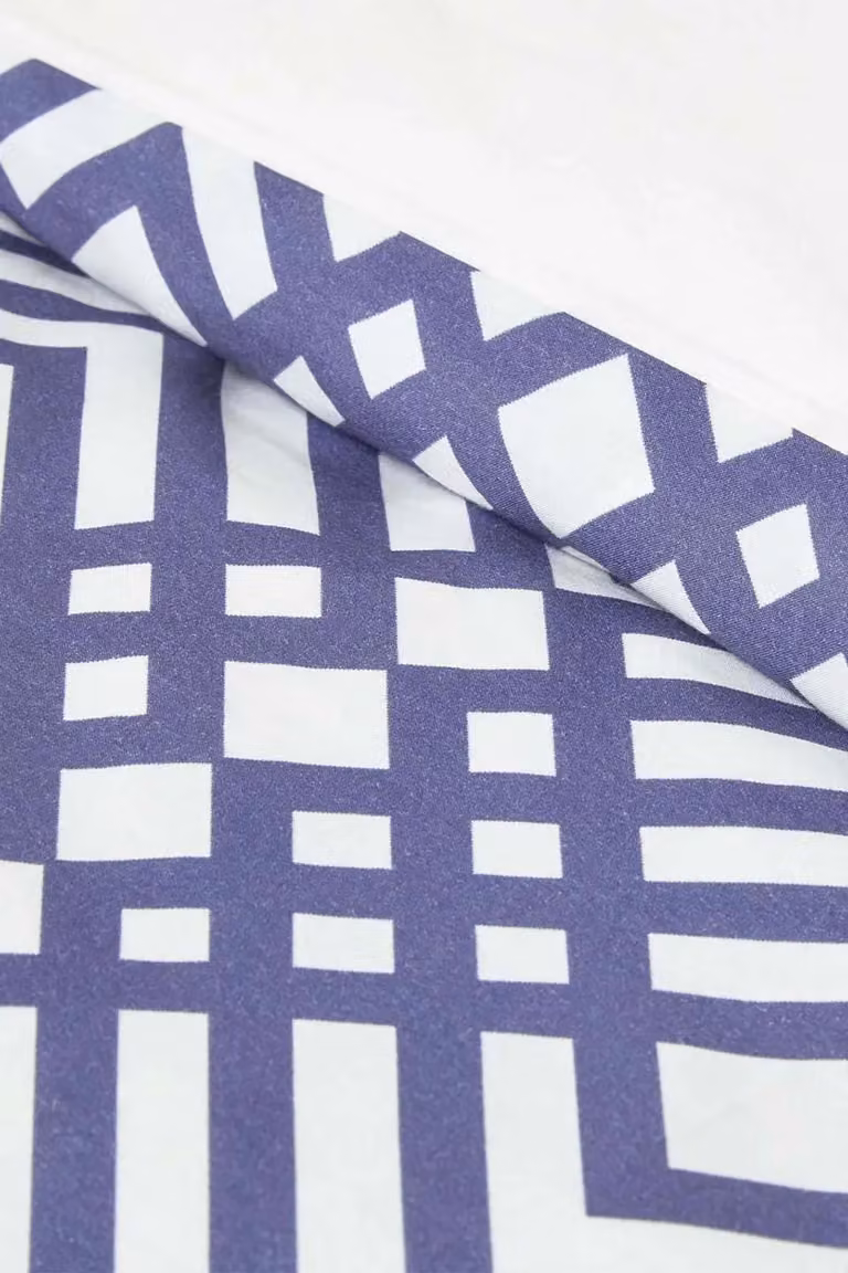 Homescapes Geometric Cotton Percale Duvet Cover and Pillowcase Set in Blue and White, W/D/H: 180 x 200 cm