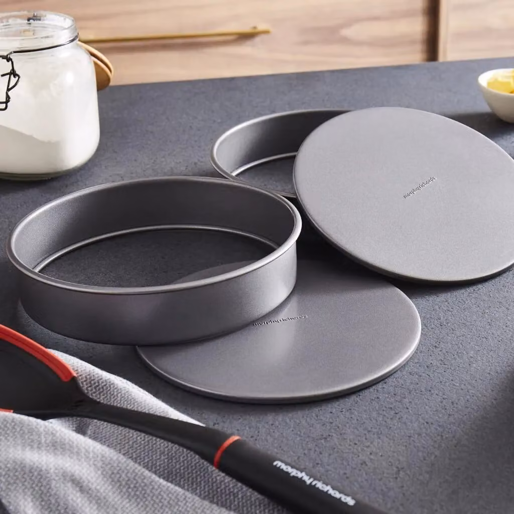 Morphy Richards Non-Stick Carbon Steel Loose Base Round Cake Tin Set in Grey – 7