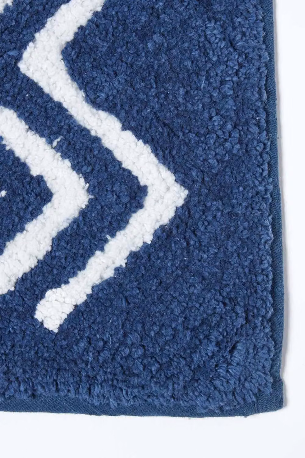 Homescapes Tidal Cotton Bathmat in Blue and White with Geometric Chevron Pattern and Non-Slip Backing, W: 50 cm, D: 80 cm – 2