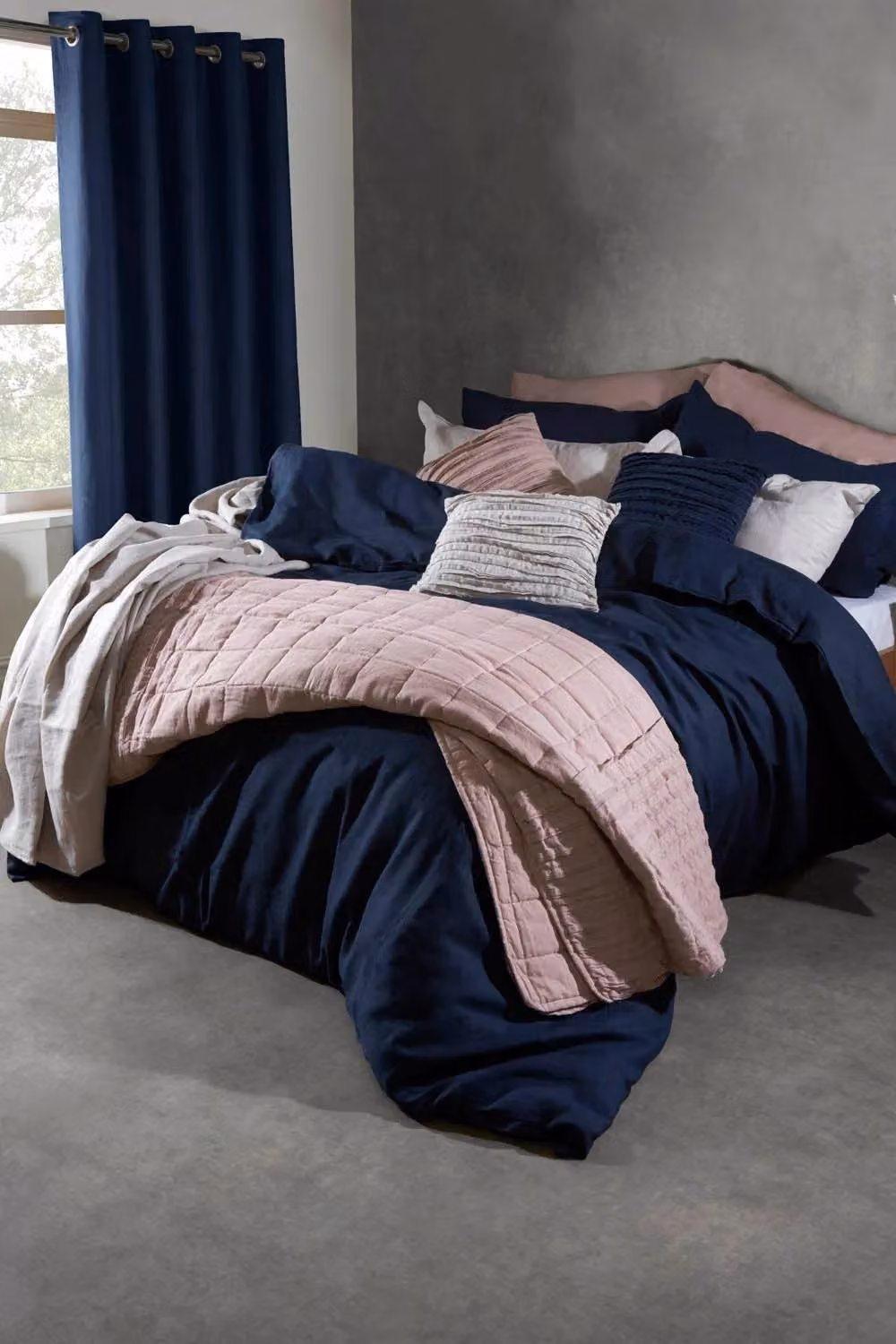 Lazy Linen Pure Washed Linen Duvet Cover in Navy Blue, Super King – 3