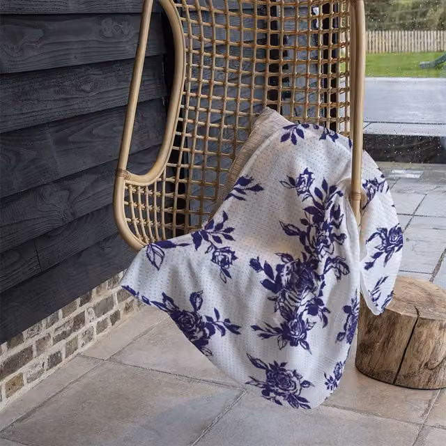 Benjamin Tate Design Roses Print On Polka Dots Fleece Blanket in Purple and Beige, W/D/H: 120 x 150 cm