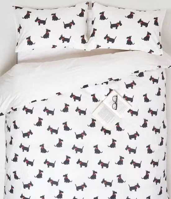 Homescapes Scottie Dog Digitally Printed Cotton Percale Duvet Cover and Pillowcase Set in White, Black and Red, W/D/H: 180 x 200 cm