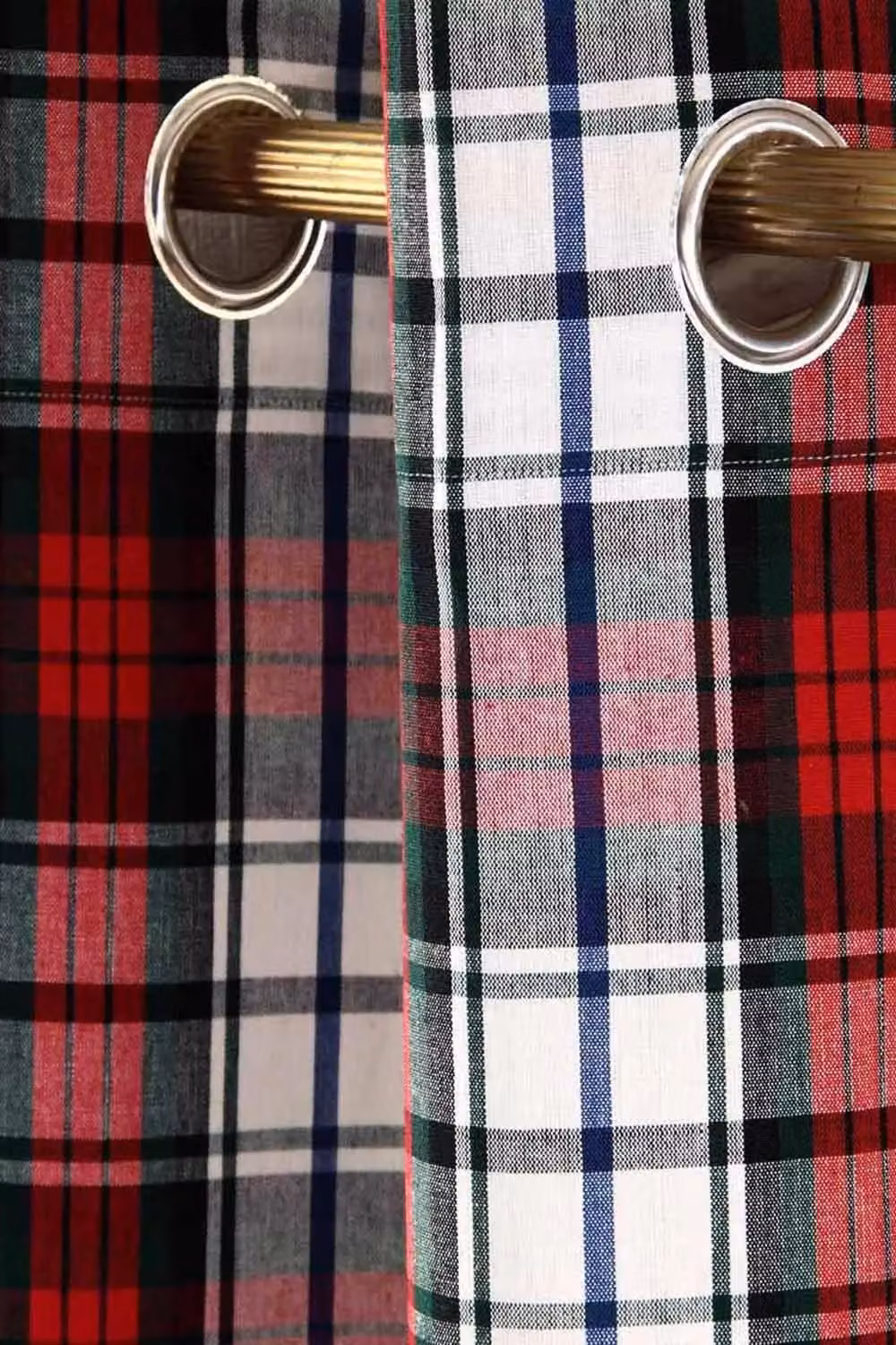 Homescapes Macduff Tartan Check Cotton Eyelet Curtain Pair in Red, Green and White, Width: 140 cm, Drop: 229 cm – 4