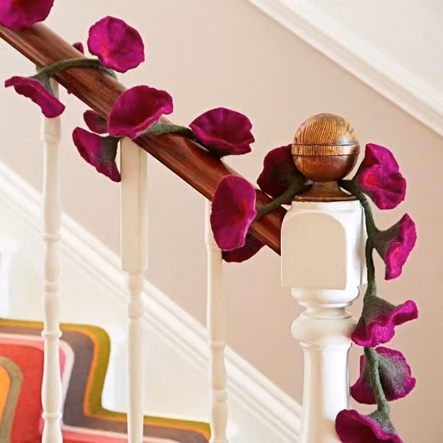 Paper High Handcrafted Felt Flower Garland in Purple, 160 cm Long with 20 Flowers