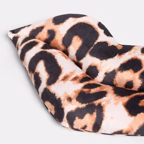 OHS Lips Shaped Cushion in Beige and Multicolour – 5