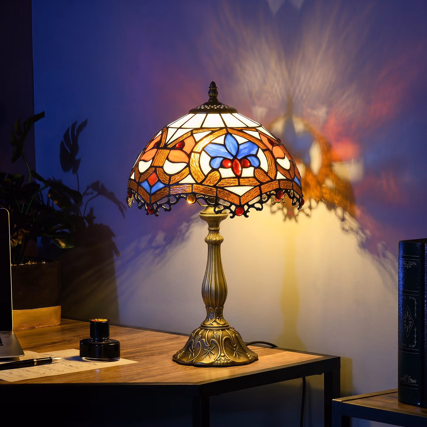 HOMCOM Art Nouveau Stained Glass Table Lamp, Multi-Coloured Handcrafted Bedside Light with Zinc Alloy and Glass Dome – 2