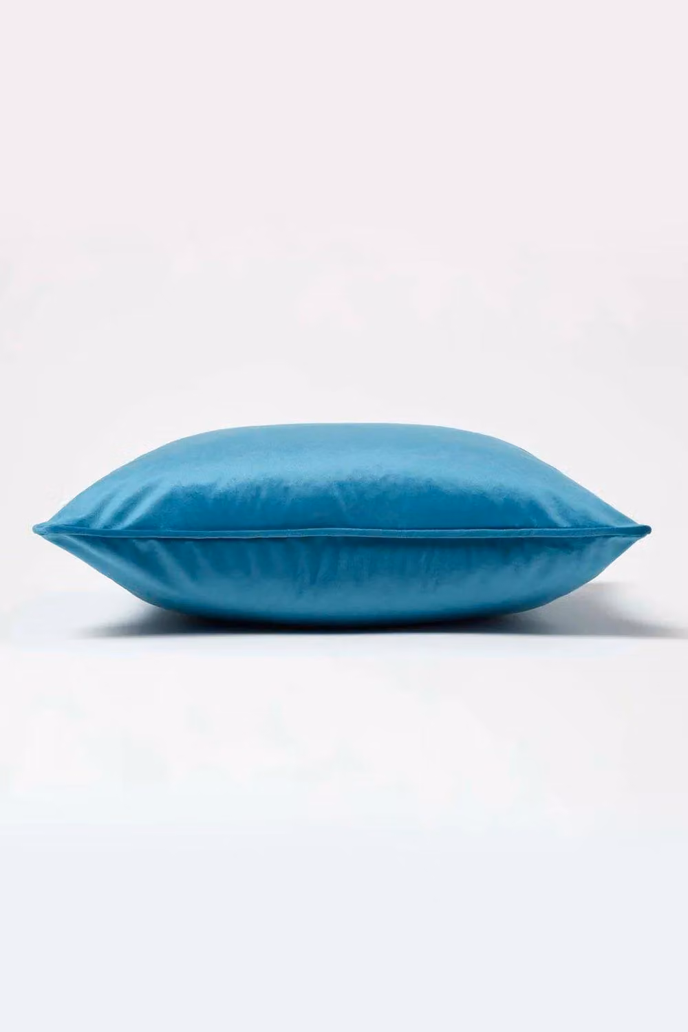 Homescapes Turquoise Green Velvet Square Cushion with Microfibre Insert, W/D/H: 46 x 46 x 46 cm – 3