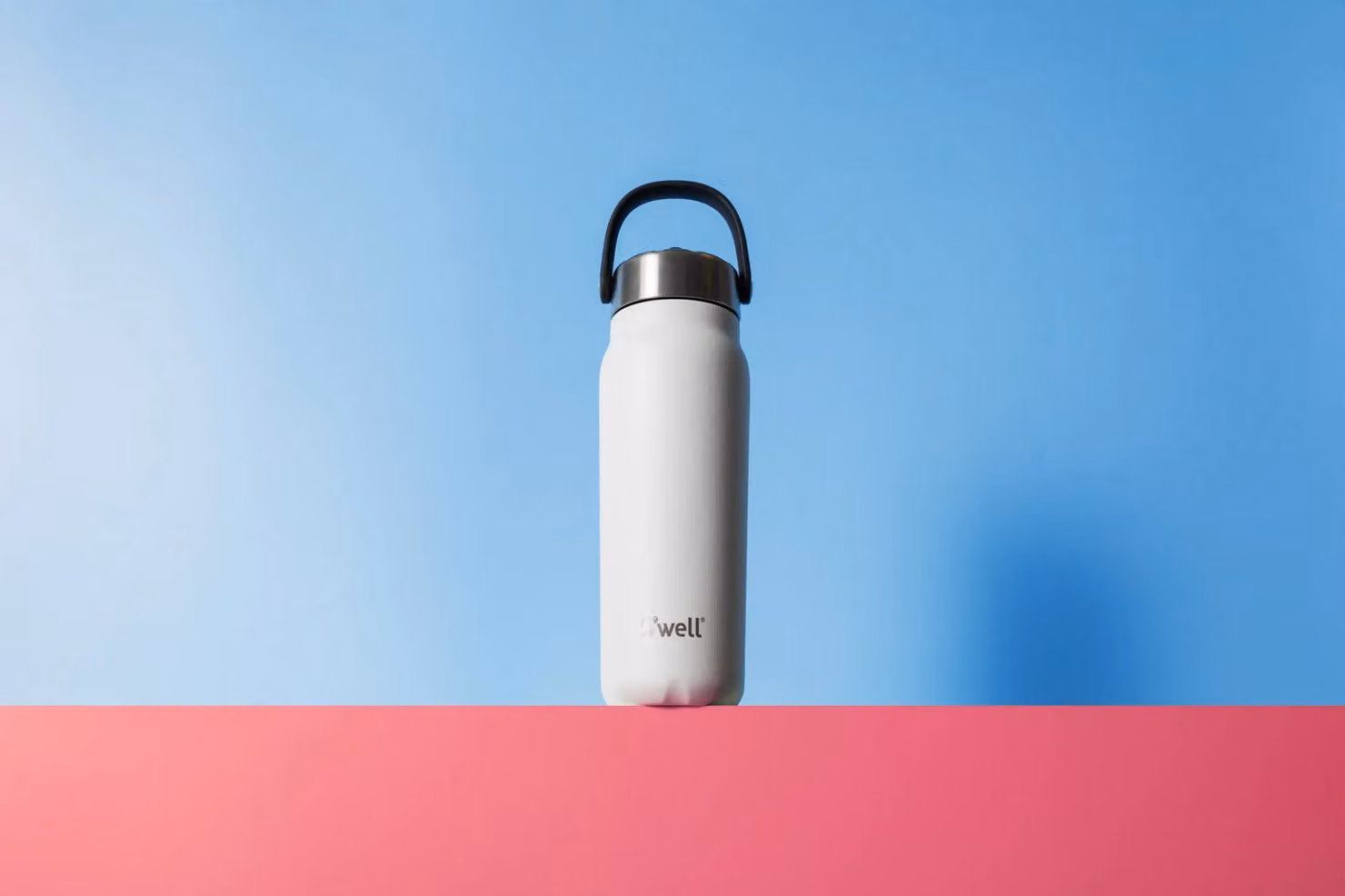 S'well Explorer Stainless Steel Vacuum Insulated Water Bottle with Straw Lid, White Moonstone and Grey, 700ml – 2