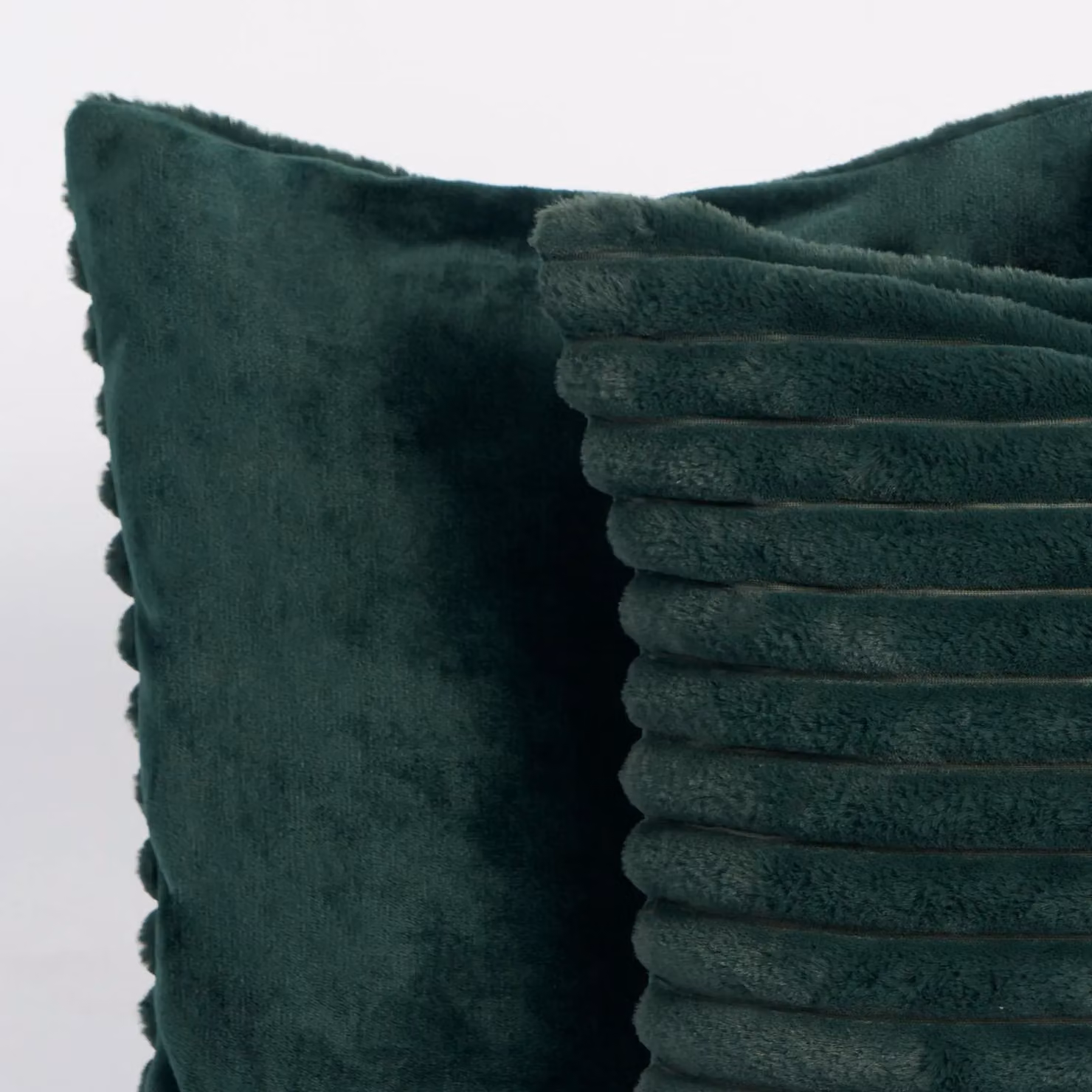 OHS Set of 2 Green Faux Fur Thick Rib Filled Square Cushion Covers, W/D/H: 45 x 45 x 45 cm – 2