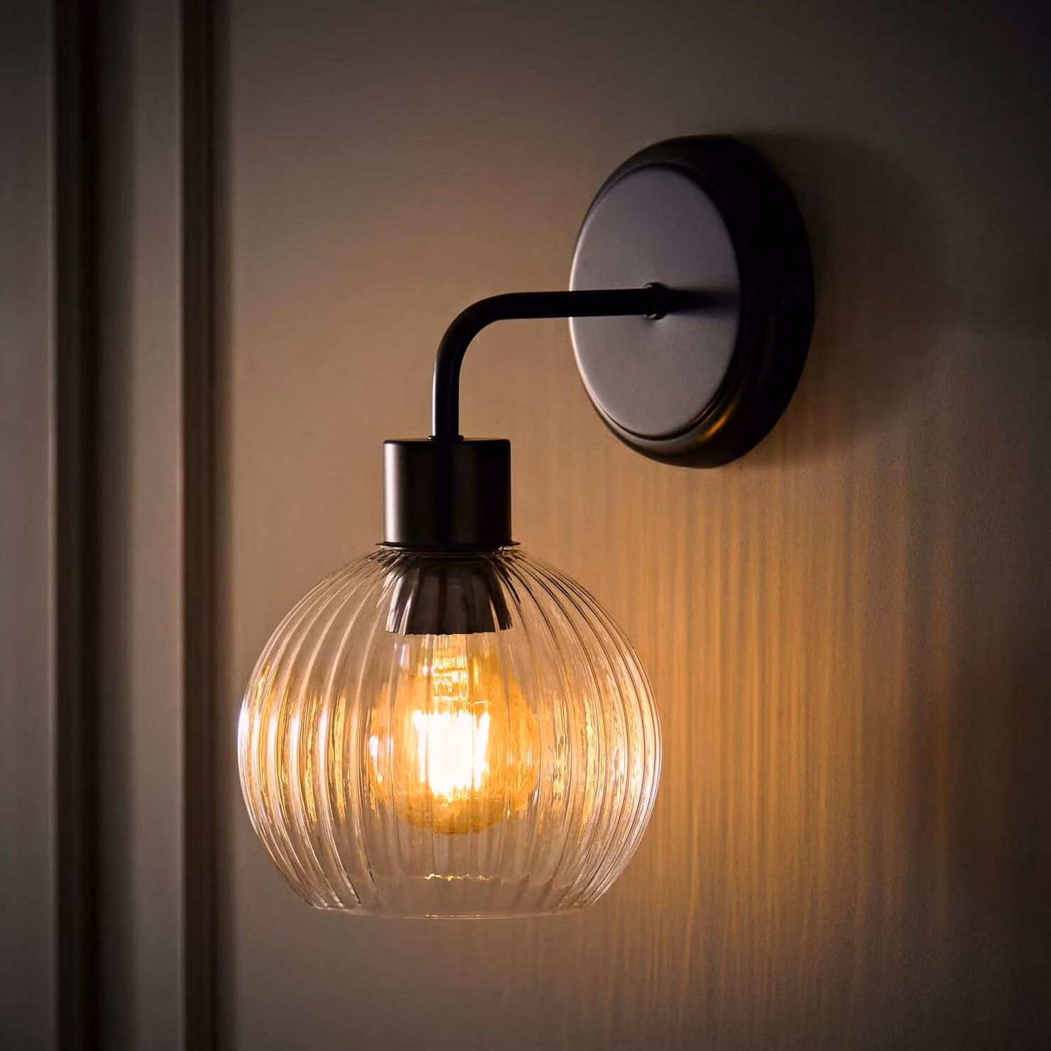 ValueLights Maddison Clear Ribbed Glass Globe Metal Wall Light Fitting in Matte Black – 2