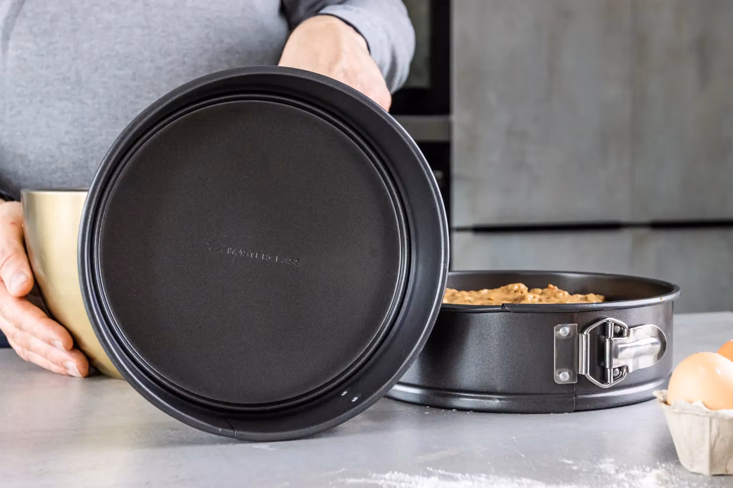 MasterClass 2pc Non-Stick Round Springform Cake Tin Set in Black Carbon Steel – 9