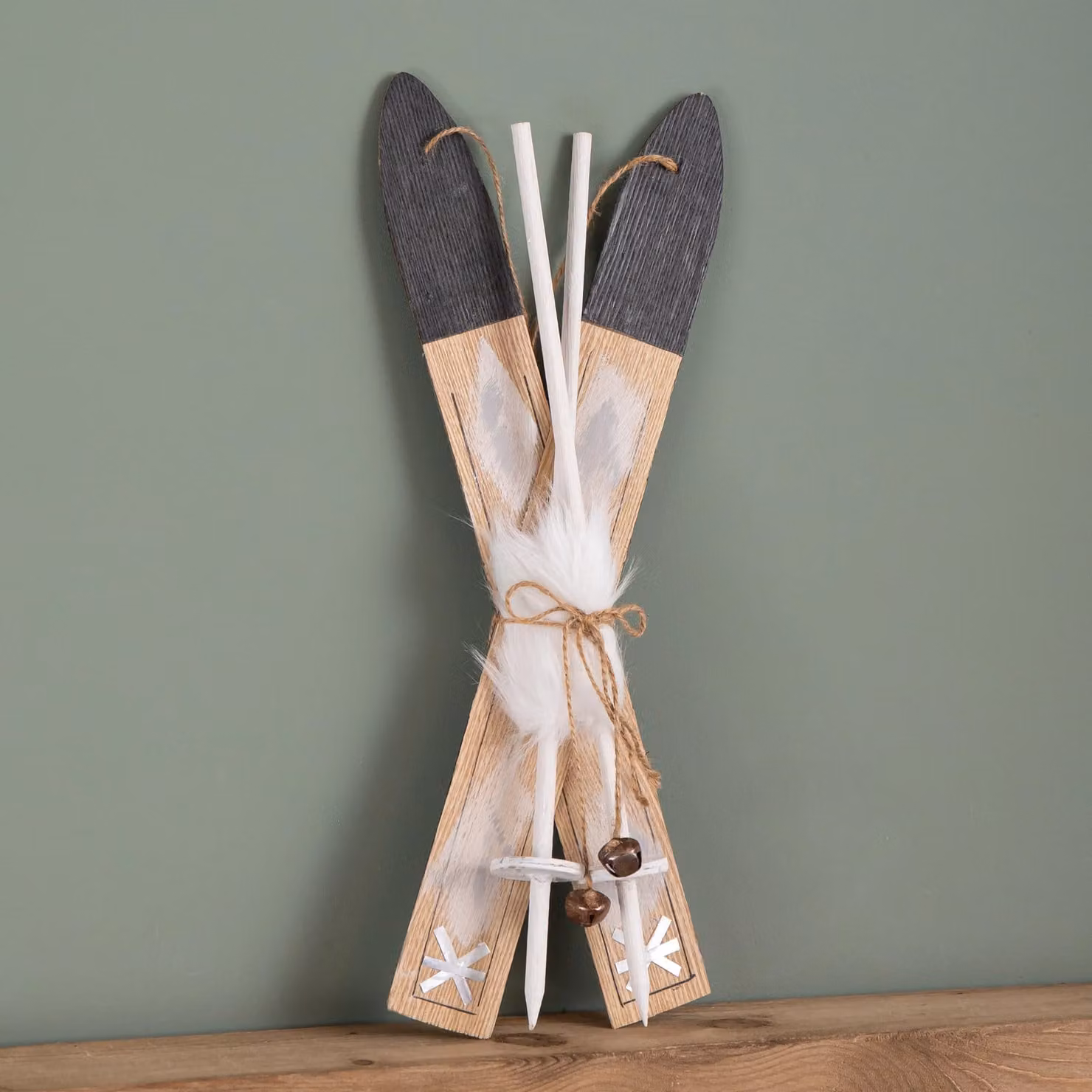 Samuel Alexander Rustic Wooden Decorative Hanging Skis with White Fur and Bells for Christmas Decoration, Height: 55 cm – 2