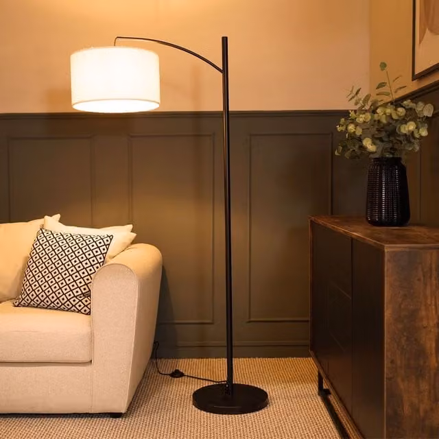 ValueLights Black Metal Curved Floor Lamp with Beige Boucle Fabric Shade