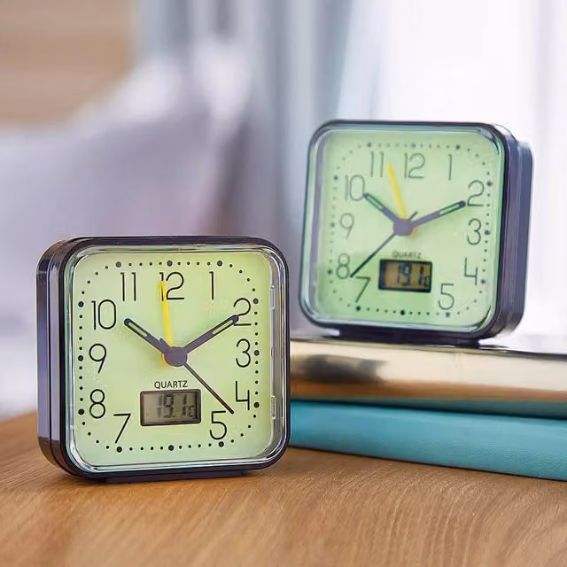 Coopers of Stortford Glow-in-the-Dark Alarm Clock with Thermometer in Green, H 7 cm x W 7 cm