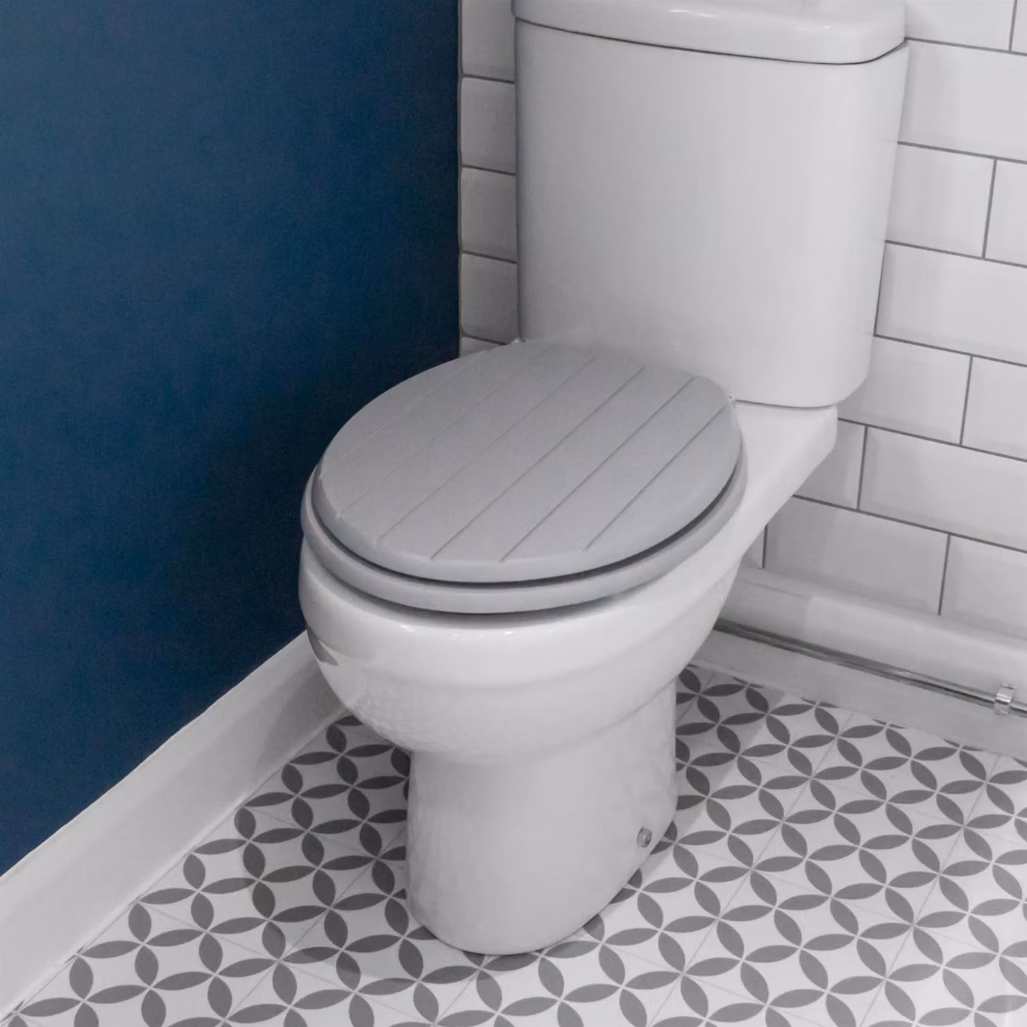 Harbour Housewares Pack of 2 Soft Close MDF Wooden Toilet Seats in Grey – 2
