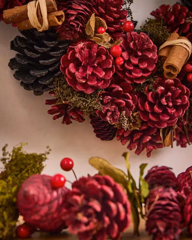 Dibor Cinnamon Pinecone Christmas Wreath and Garland Set in Red, Green and Gold – 5