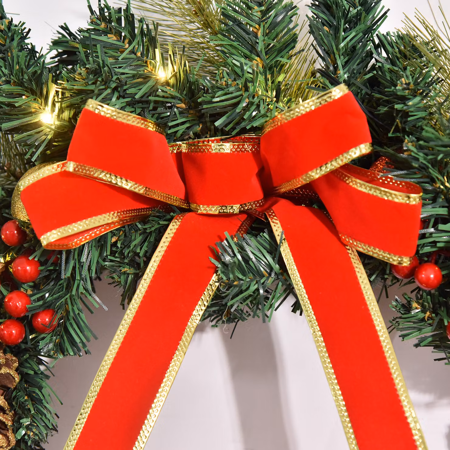 HOMCOM Christmas Door Wreath in Green, Red and Gold, Diameter: 60 cm – 5