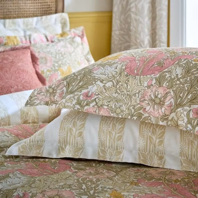 William Morris At Home Compton Pair of Oxford Pillowcases in Multicolour Floral Cotton Mako Satin
