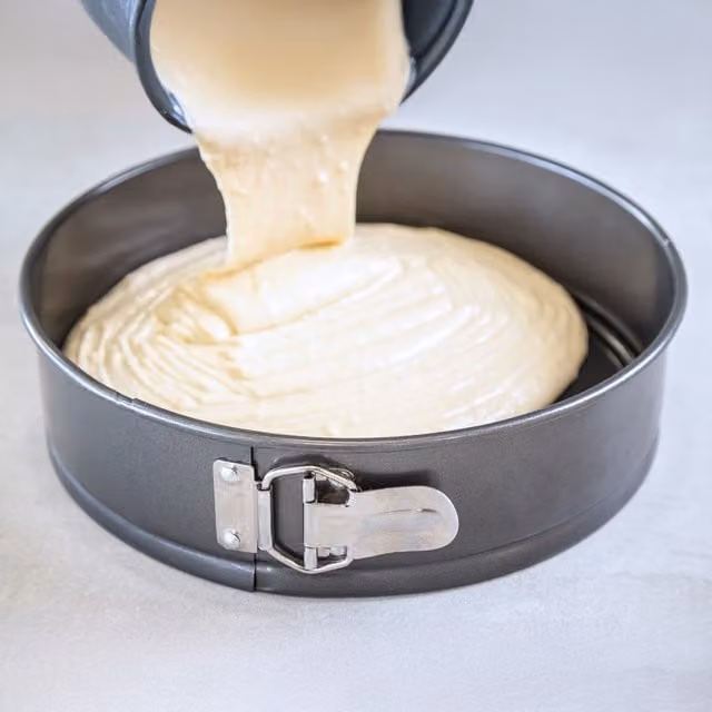 MasterClass Non-Stick Carbon Steel Round Springform Cake Pan, Grey, Diameter: 25 cm