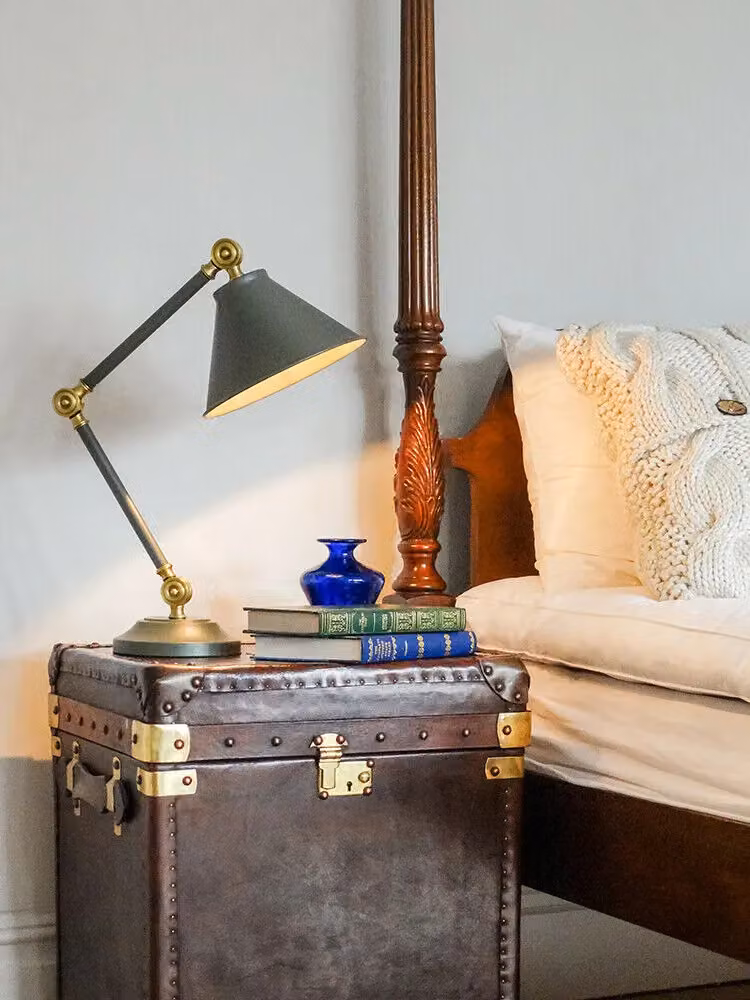 Loops Table Lamp in Black and Polished Brass with E27 60W LED Bulb – 2