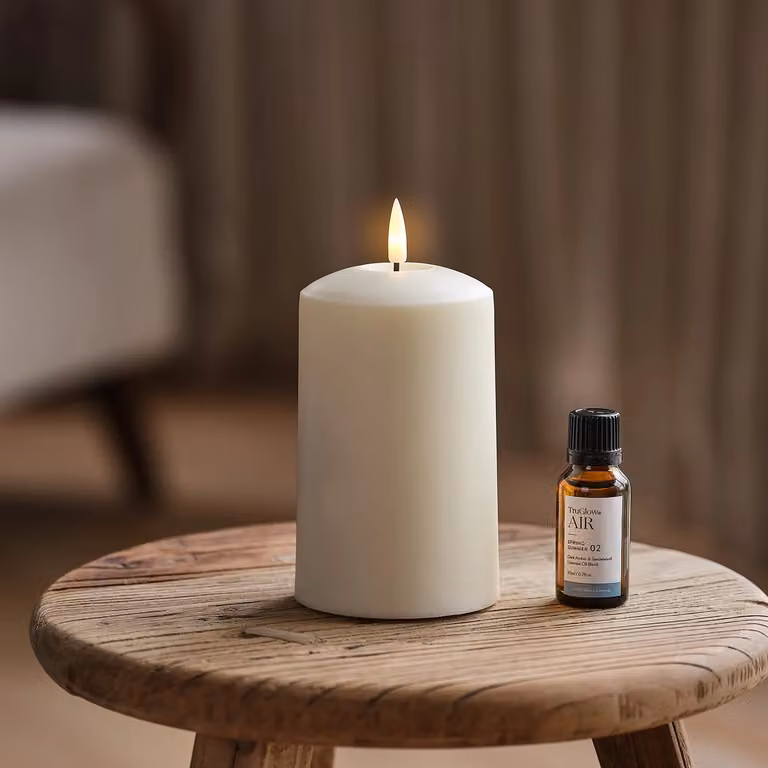 TruGlow AIR Portable Candle Diffuser and Dark Amber & Sandalwood Diffuser Oil Bundle in White