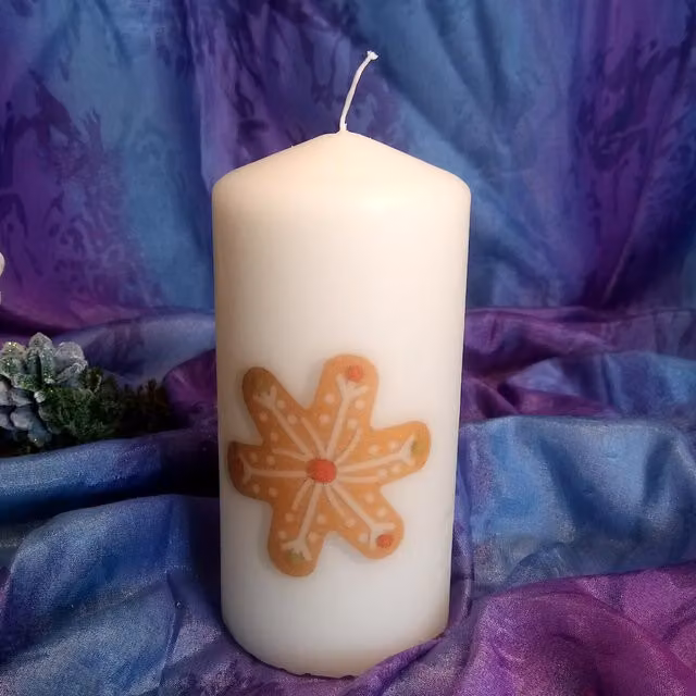 Viki Gingerbread Christmas Candle, White