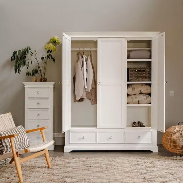 Gainsborough White Triple Wardrobe with Crystal Handles, H 200 cm x W 160 cm x D 62 cm