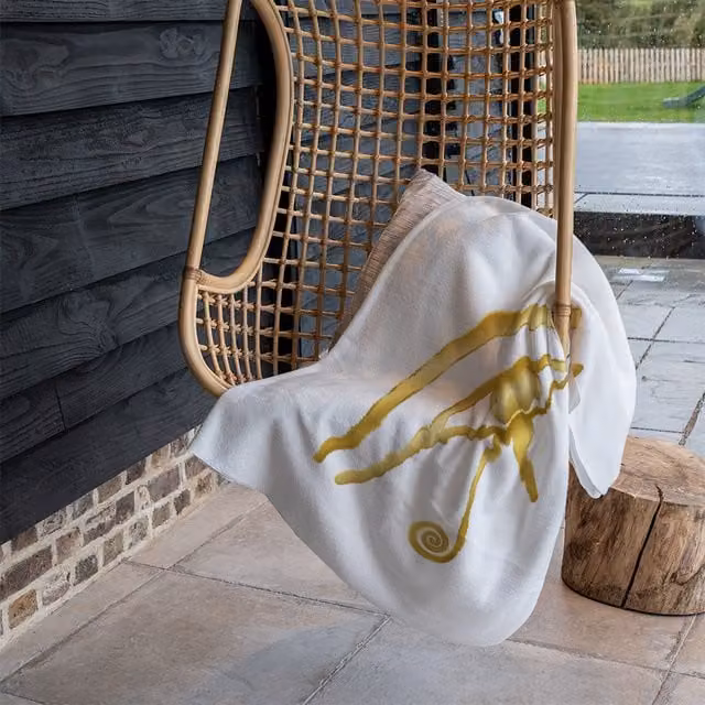 Benjamin Tate Design The Eye Of Horus Fleece Blanket in Gold and Beige, W/D/H: 120 x 150 cm – 1