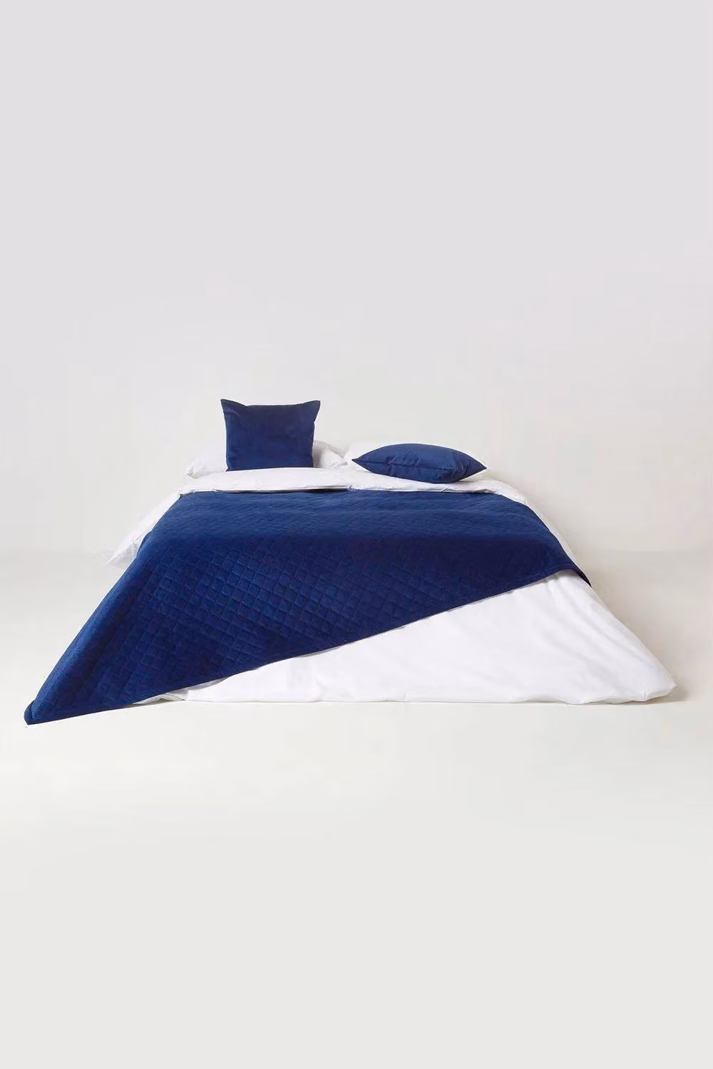 Homescapes Diamond Quilted Velvet Throw in Blue, W/D/H: 150 x 200 cm – 3