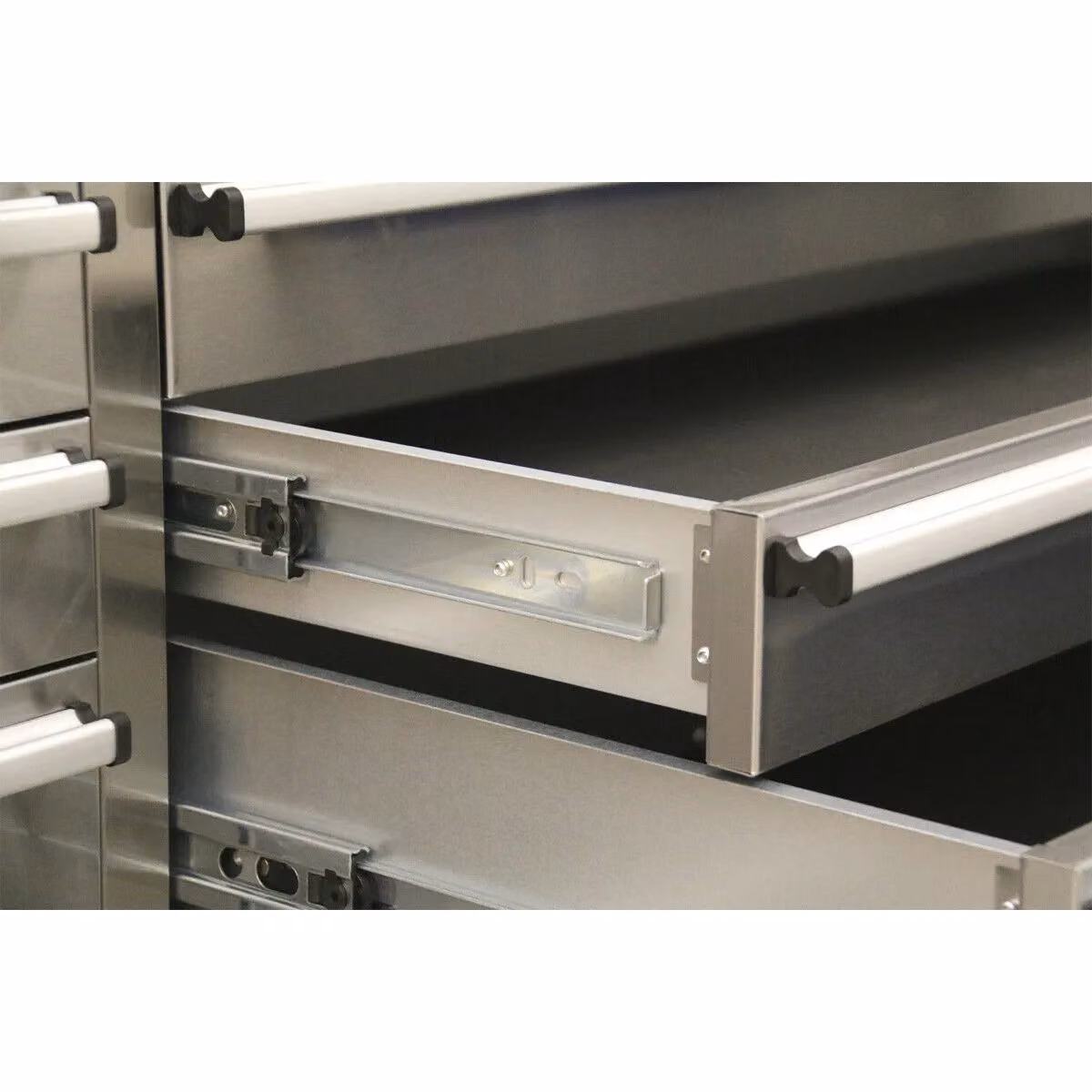 Loops Mobile Stainless Steel Tool Cabinet in Silver with 10 Drawers, 2 Cupboards and Worktop, W/D/H: 147.5 x 50.5 x 186.0 cm – 3