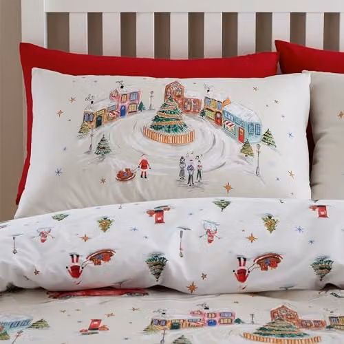 Catherine Lansfield Christmas Town Reversible Double Duvet Cover Set with Pillowcases, Beige and Multicolour, W/D/H: 200 x 200 cm, Pillowcases: 50 x 75 cm – 2