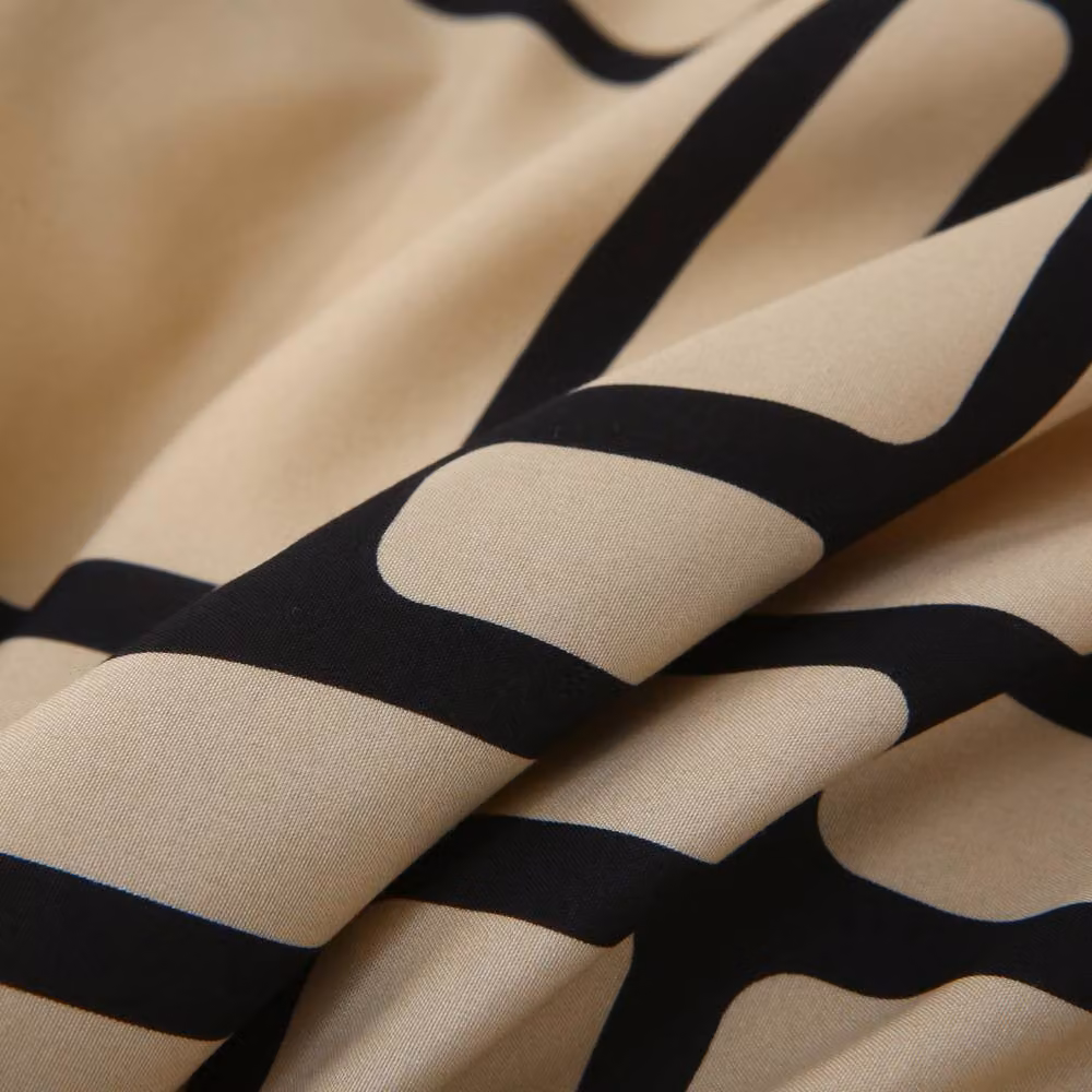 Pamposh Reversible Microfibre Duvet Cover Set in Taupe and Black, King Size (180 x 200 cm) – 3