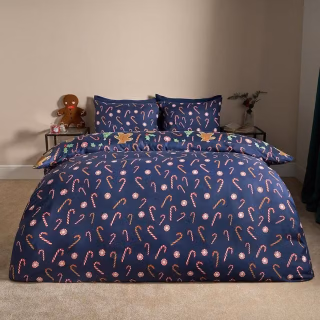 OHS Gingerbread Man and Candy Cane Reversible Christmas Duvet Set in Navy Blue