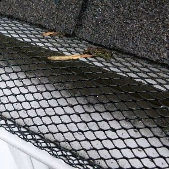 Garden Mile 10m Gutter Mesh Roof Guttering in Black