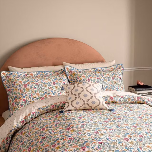 V&A Bountiful Garden Floral Cotton Duvet Cover and Pillowcase Set, Blue and Multicolour, W: 140 cm, L: 200 cm – 1
