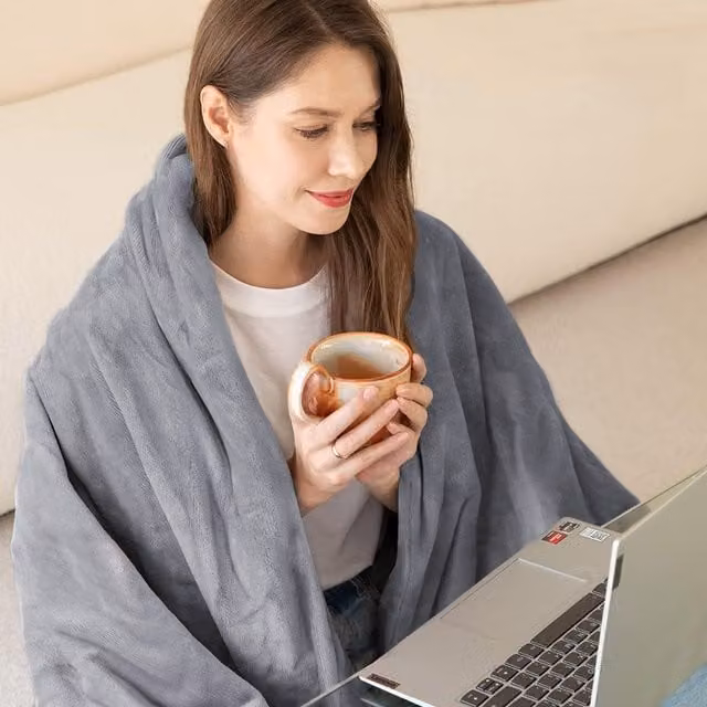 Livingandhome Double-Sided Electric Heating Shawl Blanket in Grey Flannel with Timer