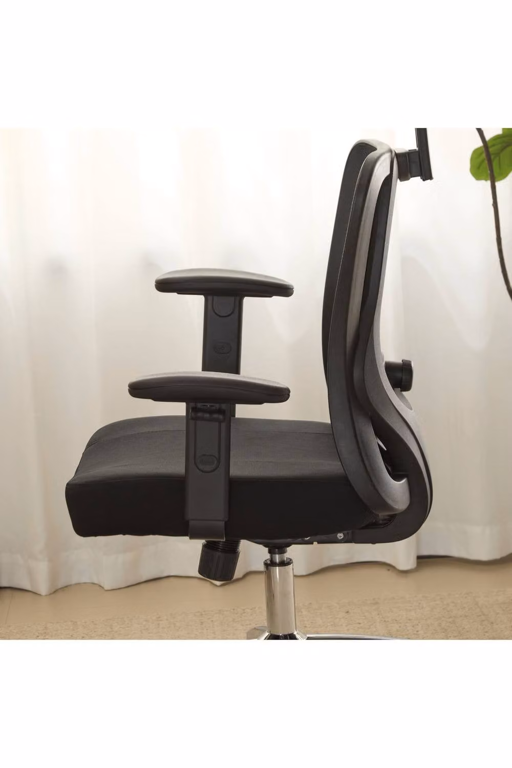 Home Source Ergonomic Office Chair in Black with Headrest and Adjustable Armrests, W/D/H: 51.0 x 56.0 x 120.0 cm – 2