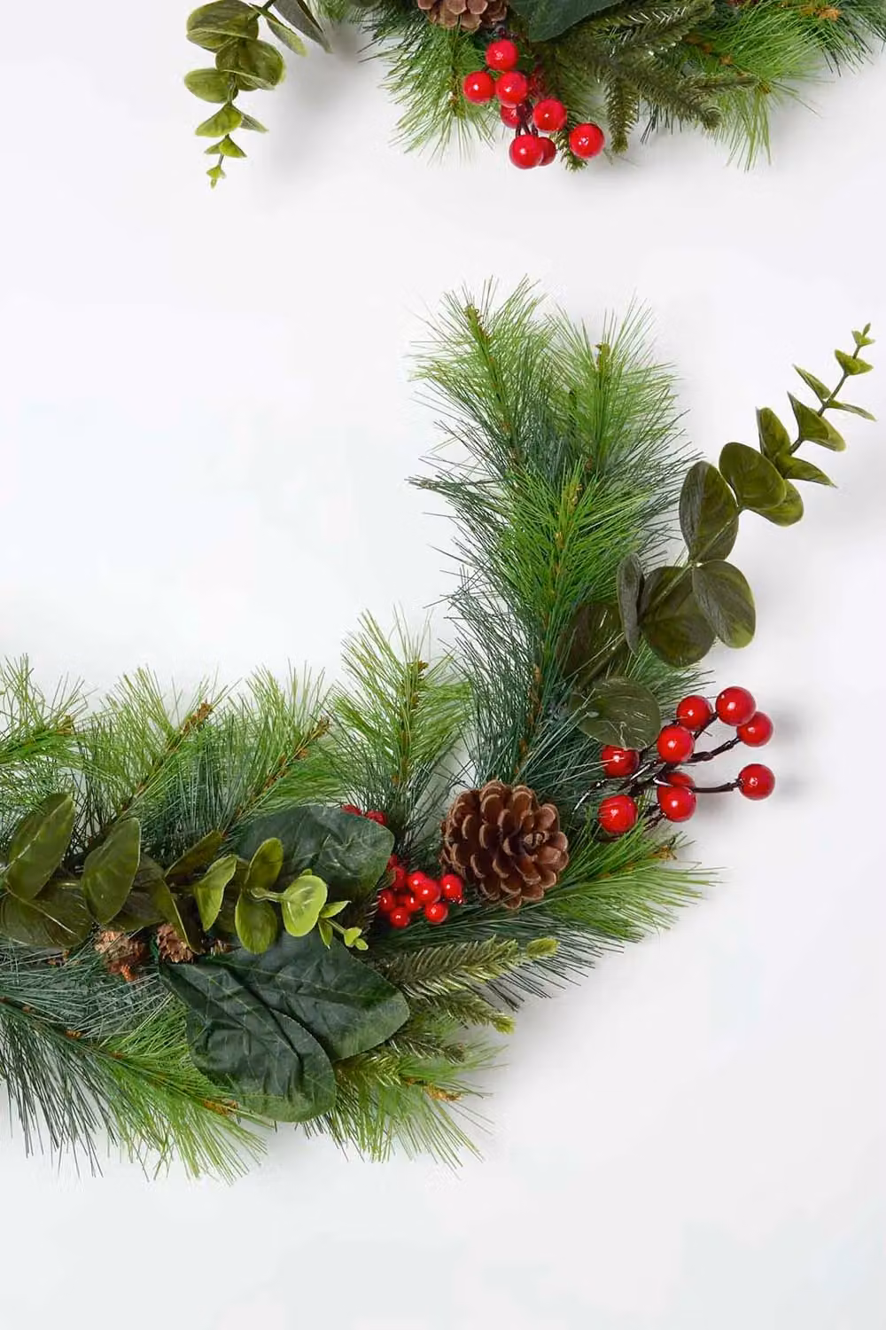 Homescapes Artificial Winter Woodland and Eucalyptus Christmas Garland in Green, Red and Brown with Berries and Pinecones – 2