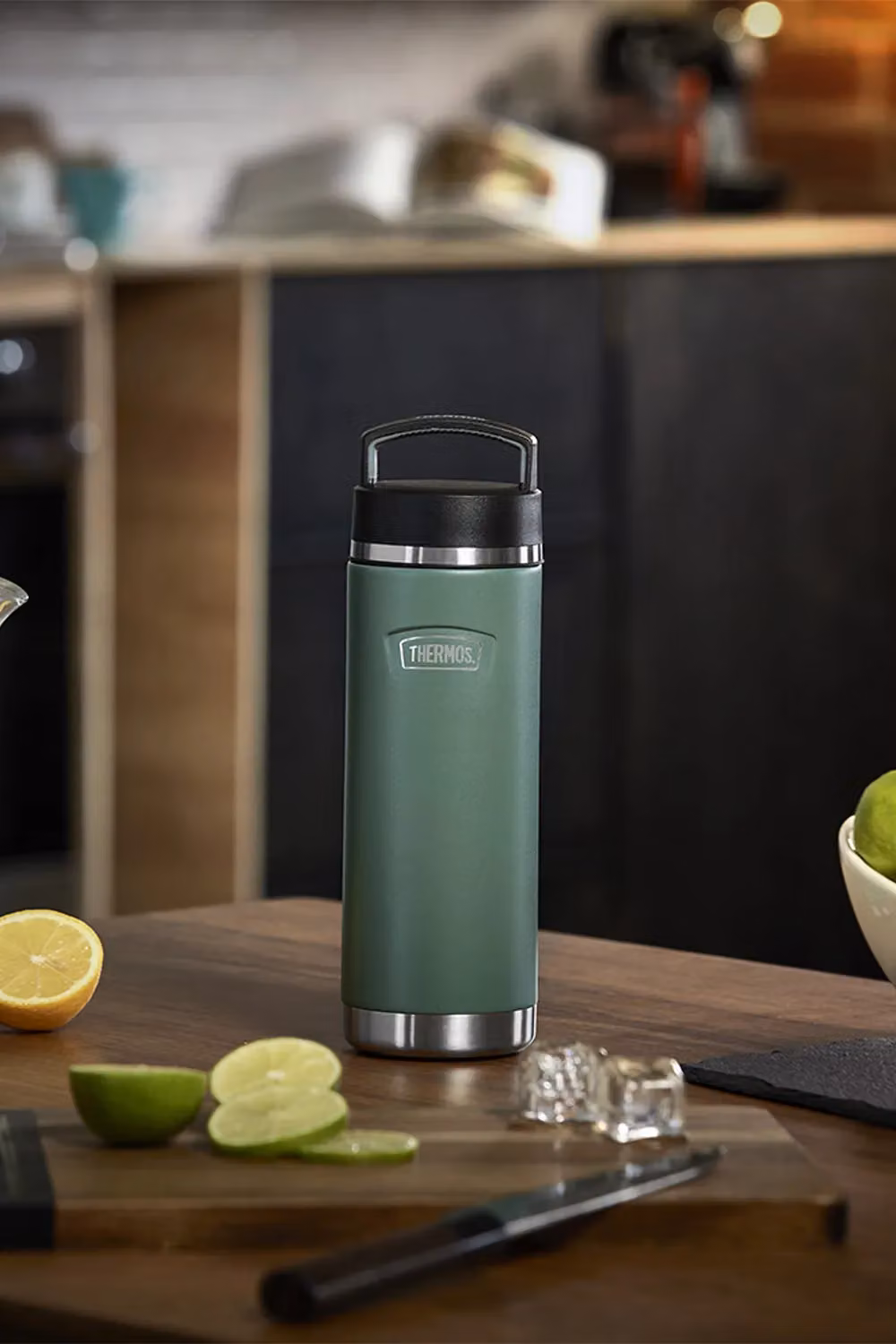 Thermos Icon Series Vacuum Insulated Stainless Steel Bottle with Screw Top Lid, Green, 710ml – 2