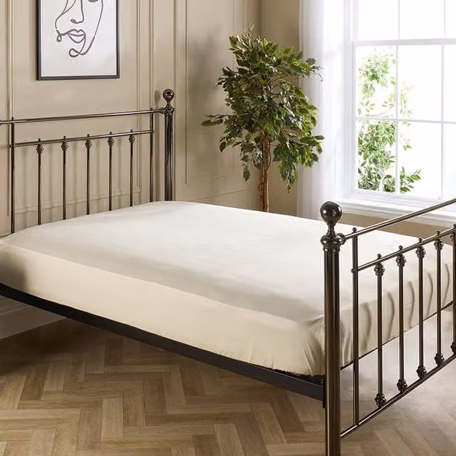 Hotel Pure Luxury Cotton Percale 4 Star Fitted Sheet - Beige - W: 180 cm, D: 200 cm